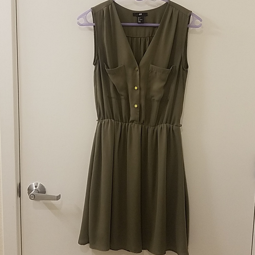 H&m Army Green Size 4